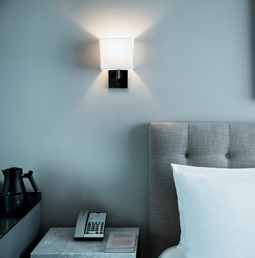 Deluxe King Room at Stanton House - Lamp